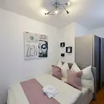 Twin Tower Apartments Vienna